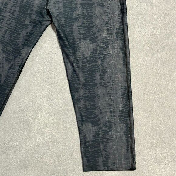 Under Armour Leggings Womens Medium Capri HeatGear Black Grey Yoga‎ Pilates - Picture 11 of 14